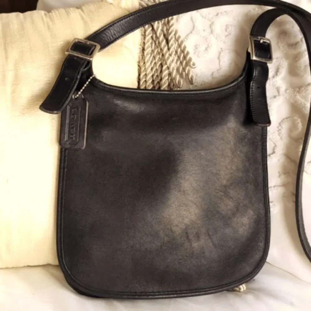 Vintage Coach Black 🖤 Leather Slim Hippie Flap Crossbody Saddle Messenge